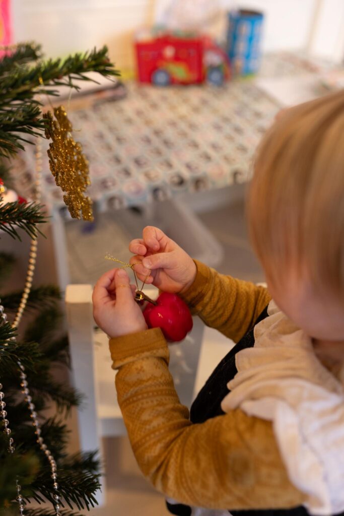 Tips til familiebilder i julen -julebilder av fotograf Linn Landmark. 